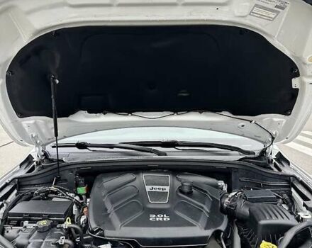 Белый Джип Гранд Чероки, объемом двигателя 3 л и пробегом 155 тыс. км за 22500 $, фото 1 на Automoto.ua