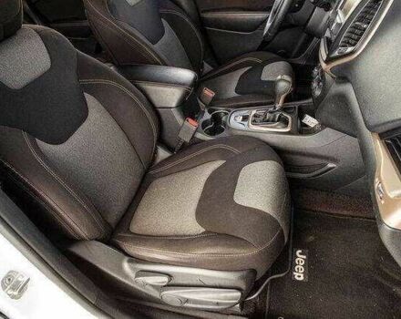 Білий Джип Grand Cherokee, об'ємом двигуна 2.4 л та пробігом 65 тис. км за 1900 $, фото 9 на Automoto.ua