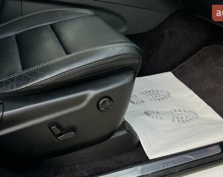 Белый Джип Гранд Чероки, объемом двигателя 2.99 л и пробегом 142 тыс. км за 25000 $, фото 49 на Automoto.ua