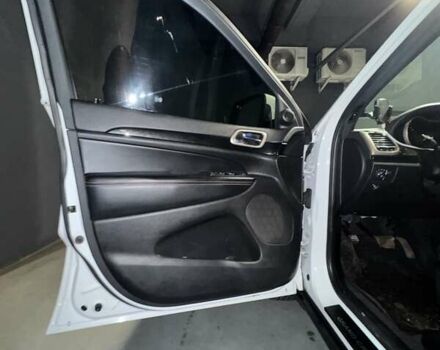 Джип Grand Cherokee 2016 у Києві на Automoto.ua Білий Джип Grand Cherokee, об'ємом двигуна 3.6 л та пробігом 246 тис. км за 20499 $, фото 10 на Automoto.ua