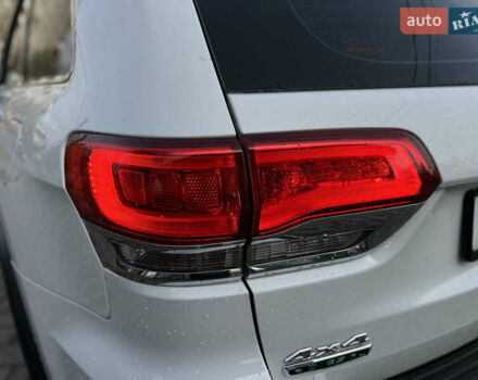 Белый Джип Гранд Чероки, объемом двигателя 2.99 л и пробегом 142 тыс. км за 25000 $, фото 12 на Automoto.ua