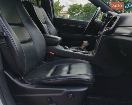 Джип Гранд Чероки 2016 в Николаеве на Automoto.ua Белый Джип Гранд Чероки, объемом двигателя 3.6 л и пробегом 100 тыс. км за 24490 $, фото 18 на Automoto.ua