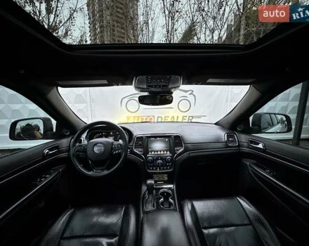 Белый Джип Гранд Чероки, объемом двигателя 5.85 л и пробегом 188 тыс. км за 25900 $, фото 21 на Automoto.ua