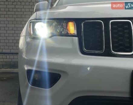 Белый Джип Гранд Чероки, объемом двигателя 3.6 л и пробегом 165 тыс. км за 22490 $, фото 2 на Automoto.ua