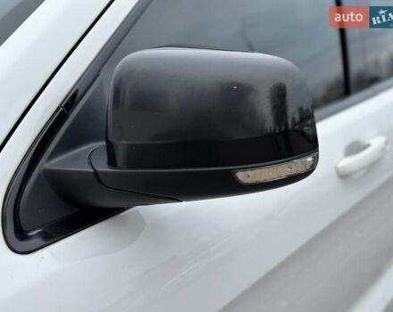 Белый Джип Гранд Чероки, объемом двигателя 5.85 л и пробегом 188 тыс. км за 25900 $, фото 5 на Automoto.ua