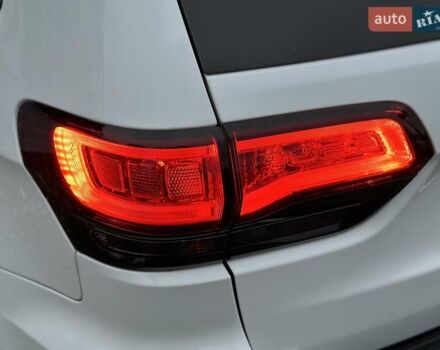 Белый Джип Гранд Чероки, объемом двигателя 5.85 л и пробегом 188 тыс. км за 25900 $, фото 10 на Automoto.ua