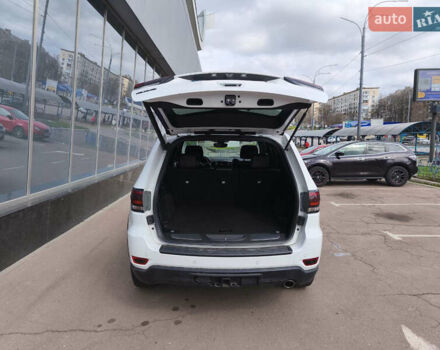 Білий Джип Grand Cherokee, об'ємом двигуна 3.6 л та пробігом 63 тис. км за 29900 $, фото 8 на Automoto.ua