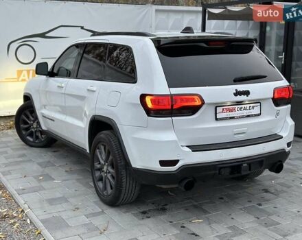 Белый Джип Гранд Чероки, объемом двигателя 5.85 л и пробегом 188 тыс. км за 25900 $, фото 1 на Automoto.ua