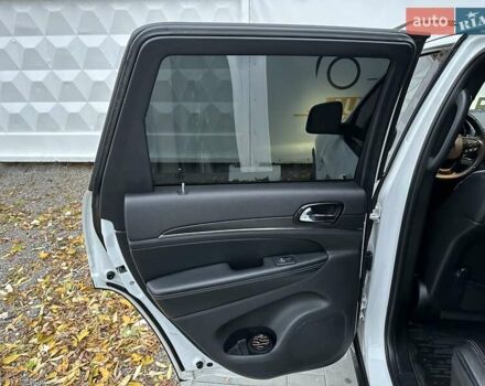 Белый Джип Гранд Чероки, объемом двигателя 5.85 л и пробегом 188 тыс. км за 25900 $, фото 29 на Automoto.ua