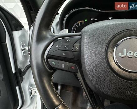 Белый Джип Гранд Чероки, объемом двигателя 5.85 л и пробегом 188 тыс. км за 25900 $, фото 22 на Automoto.ua