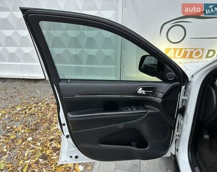 Белый Джип Гранд Чероки, объемом двигателя 5.85 л и пробегом 188 тыс. км за 25900 $, фото 14 на Automoto.ua