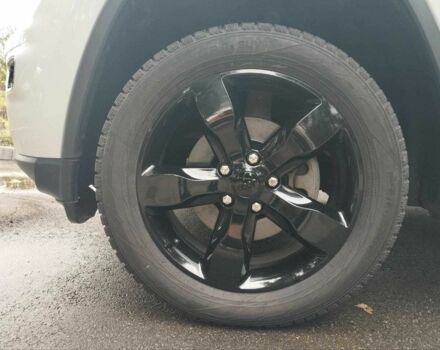 Белый Джип Гранд Чероки, объемом двигателя 3.6 л и пробегом 165 тыс. км за 22490 $, фото 4 на Automoto.ua