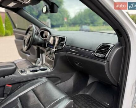 Білий Джип Grand Cherokee, об'ємом двигуна 5.65 л та пробігом 97 тис. км за 34900 $, фото 10 на Automoto.ua