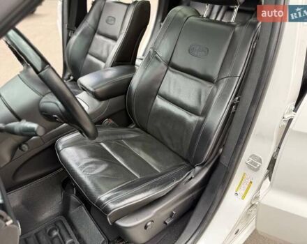 Білий Джип Grand Cherokee, об'ємом двигуна 5.65 л та пробігом 97 тис. км за 34900 $, фото 8 на Automoto.ua
