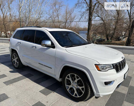 Білий Джип Grand Cherokee, об'ємом двигуна 5.7 л та пробігом 66 тис. км за 37000 $, фото 1 на Automoto.ua