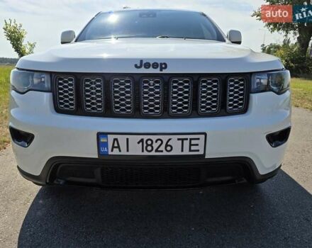 Белый Джип Гранд Чероки, объемом двигателя 3.6 л и пробегом 143 тыс. км за 23200 $, фото 1 на Automoto.ua