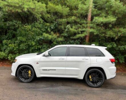 Белый Джип Гранд Чероки, объемом двигателя 6.2 л и пробегом 31 тыс. км за 13200 $, фото 3 на Automoto.ua