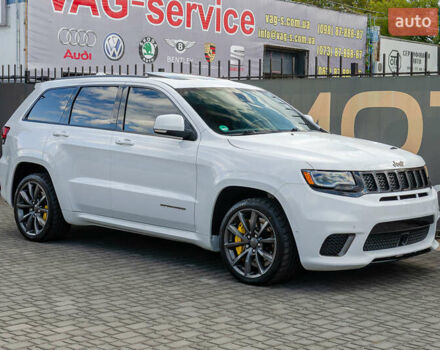 Білий Джип Grand Cherokee, об'ємом двигуна 6.2 л та пробігом 148 тис. км за 57700 $, фото 2 на Automoto.ua
