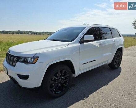 Белый Джип Гранд Чероки, объемом двигателя 3.6 л и пробегом 143 тыс. км за 23200 $, фото 4 на Automoto.ua