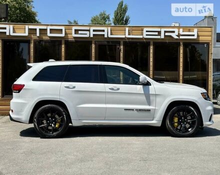 Білий Джип Grand Cherokee, об'ємом двигуна 6.2 л та пробігом 30 тис. км за 88000 $, фото 10 на Automoto.ua