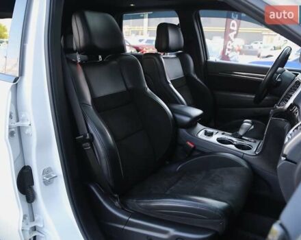 Белый Джип Гранд Чероки, объемом двигателя 5.65 л и пробегом 80 тыс. км за 35900 $, фото 11 на Automoto.ua