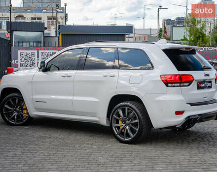 Білий Джип Grand Cherokee, об'ємом двигуна 6.2 л та пробігом 148 тис. км за 57700 $, фото 6 на Automoto.ua
