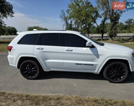 Белый Джип Гранд Чероки, объемом двигателя 3.6 л и пробегом 143 тыс. км за 23200 $, фото 11 на Automoto.ua