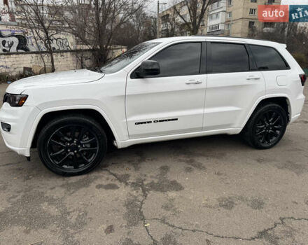 Белый Джип Гранд Чероки, объемом двигателя 3.6 л и пробегом 98 тыс. км за 26000 $, фото 2 на Automoto.ua