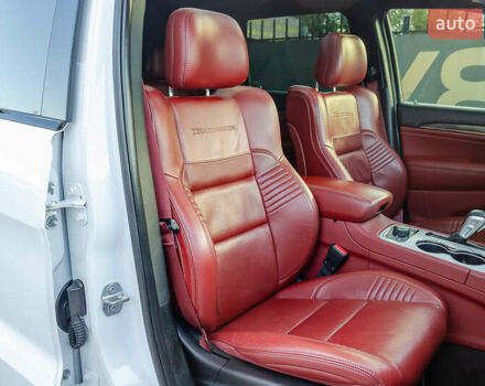 Білий Джип Grand Cherokee, об'ємом двигуна 6.2 л та пробігом 148 тис. км за 57700 $, фото 31 на Automoto.ua