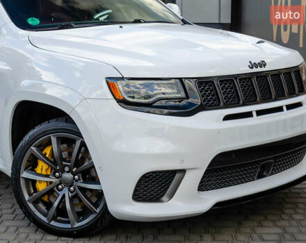 Білий Джип Grand Cherokee, об'ємом двигуна 6.2 л та пробігом 148 тис. км за 57700 $, фото 10 на Automoto.ua