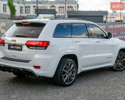 Білий Джип Grand Cherokee, об'ємом двигуна 6.2 л та пробігом 148 тис. км за 57700 $, фото 5 на Automoto.ua