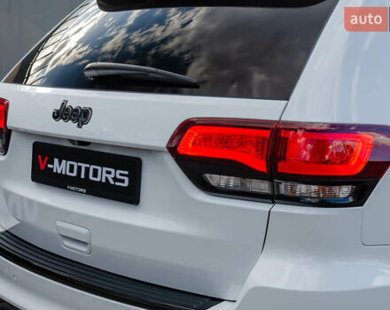 Білий Джип Grand Cherokee, об'ємом двигуна 6.2 л та пробігом 148 тис. км за 57700 $, фото 14 на Automoto.ua
