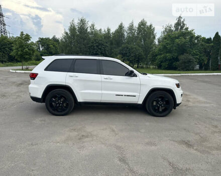 Білий Джип Grand Cherokee, об'ємом двигуна 3.6 л та пробігом 64 тис. км за 28500 $, фото 3 на Automoto.ua