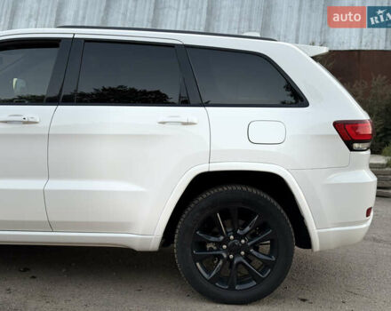 Белый Джип Гранд Чероки, объемом двигателя 3.6 л и пробегом 50 тыс. км за 26999 $, фото 23 на Automoto.ua