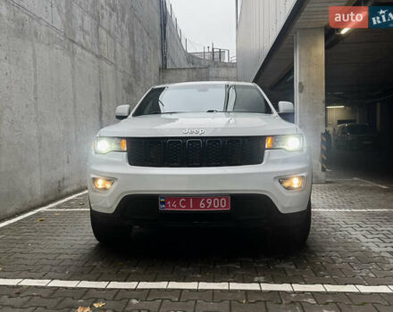 Белый Джип Гранд Чероки, объемом двигателя 3.6 л и пробегом 169 тыс. км за 21900 $, фото 1 на Automoto.ua