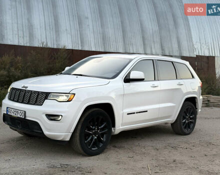Белый Джип Гранд Чероки, объемом двигателя 3.6 л и пробегом 50 тыс. км за 26999 $, фото 3 на Automoto.ua