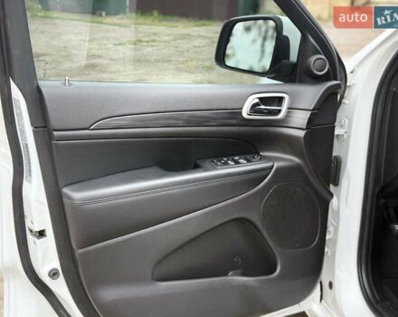 Белый Джип Гранд Чероки, объемом двигателя 3.6 л и пробегом 50 тыс. км за 26999 $, фото 30 на Automoto.ua