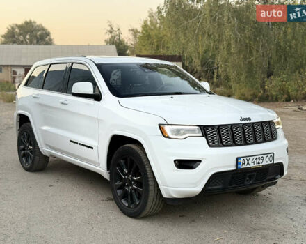 Белый Джип Гранд Чероки, объемом двигателя 3.6 л и пробегом 50 тыс. км за 26999 $, фото 24 на Automoto.ua