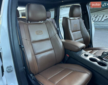 Джип Гранд Чероки 2020 в Киеве на Automoto.ua Белый Джип Гранд Чероки, объемом двигателя 5.7 л и пробегом 43 тыс. км за 35999 $, фото 42 на Automoto.ua