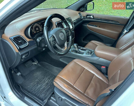 Джип Гранд Чероки 2020 в Киеве на Automoto.ua Белый Джип Гранд Чероки, объемом двигателя 5.7 л и пробегом 43 тыс. км за 35999 $, фото 27 на Automoto.ua