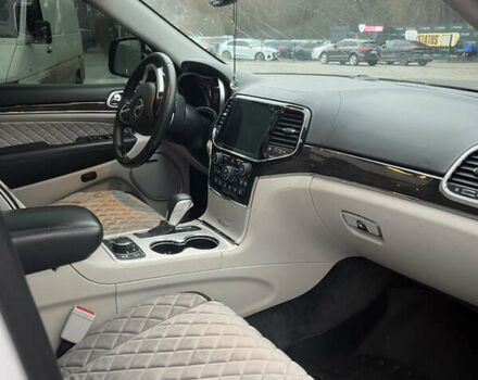 Білий Джип Grand Cherokee, об'ємом двигуна 5.65 л та пробігом 76 тис. км за 40000 $, фото 8 на Automoto.ua