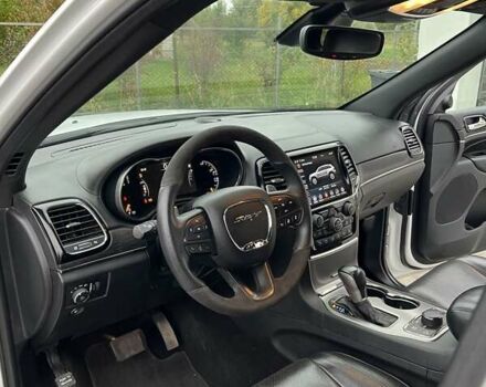 Джип Гранд Чероки 2020 в Луцке на Automoto.ua Белый Джип Гранд Чероки, объемом двигателя 5.65 л и пробегом 81 тыс. км за 29500 $, фото 52 на Automoto.ua