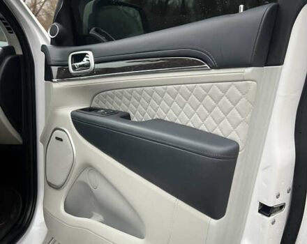 Білий Джип Grand Cherokee, об'ємом двигуна 5.65 л та пробігом 76 тис. км за 40000 $, фото 3 на Automoto.ua