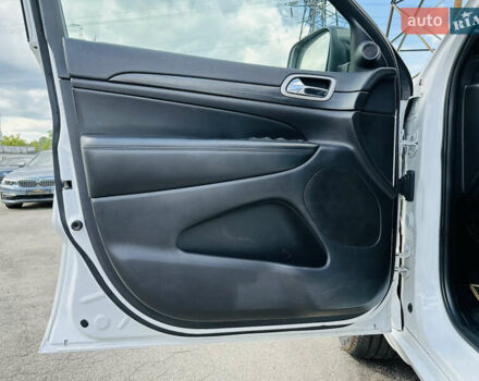 Белый Джип Гранд Чероки, объемом двигателя 3.6 л и пробегом 70 тыс. км за 27800 $, фото 14 на Automoto.ua