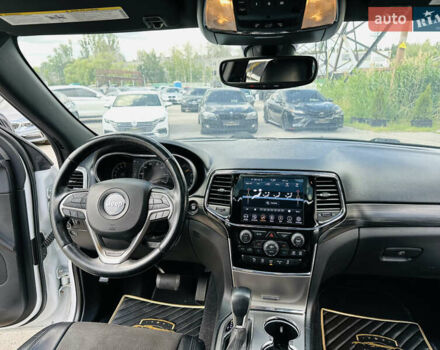 Белый Джип Гранд Чероки, объемом двигателя 3.6 л и пробегом 70 тыс. км за 27800 $, фото 21 на Automoto.ua