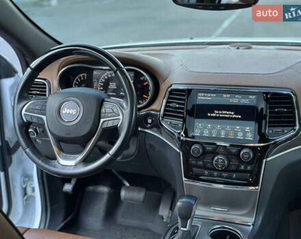 Джип Гранд Чероки 2020 в Киеве на Automoto.ua Белый Джип Гранд Чероки, объемом двигателя 5.7 л и пробегом 43 тыс. км за 35999 $, фото 47 на Automoto.ua