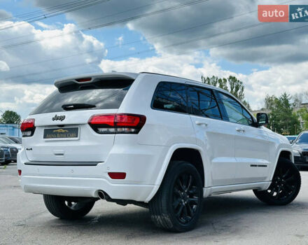 Белый Джип Гранд Чероки, объемом двигателя 3.6 л и пробегом 70 тыс. км за 27800 $, фото 1 на Automoto.ua