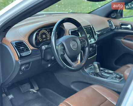 Джип Гранд Чероки 2020 в Киеве на Automoto.ua Белый Джип Гранд Чероки, объемом двигателя 5.7 л и пробегом 43 тыс. км за 35999 $, фото 35 на Automoto.ua