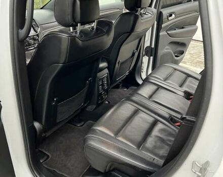 Джип Гранд Чероки 2020 в Луцке на Automoto.ua Белый Джип Гранд Чероки, объемом двигателя 5.65 л и пробегом 81 тыс. км за 29500 $, фото 57 на Automoto.ua