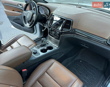 Джип Гранд Чероки 2020 в Киеве на Automoto.ua Белый Джип Гранд Чероки, объемом двигателя 5.7 л и пробегом 43 тыс. км за 35999 $, фото 44 на Automoto.ua